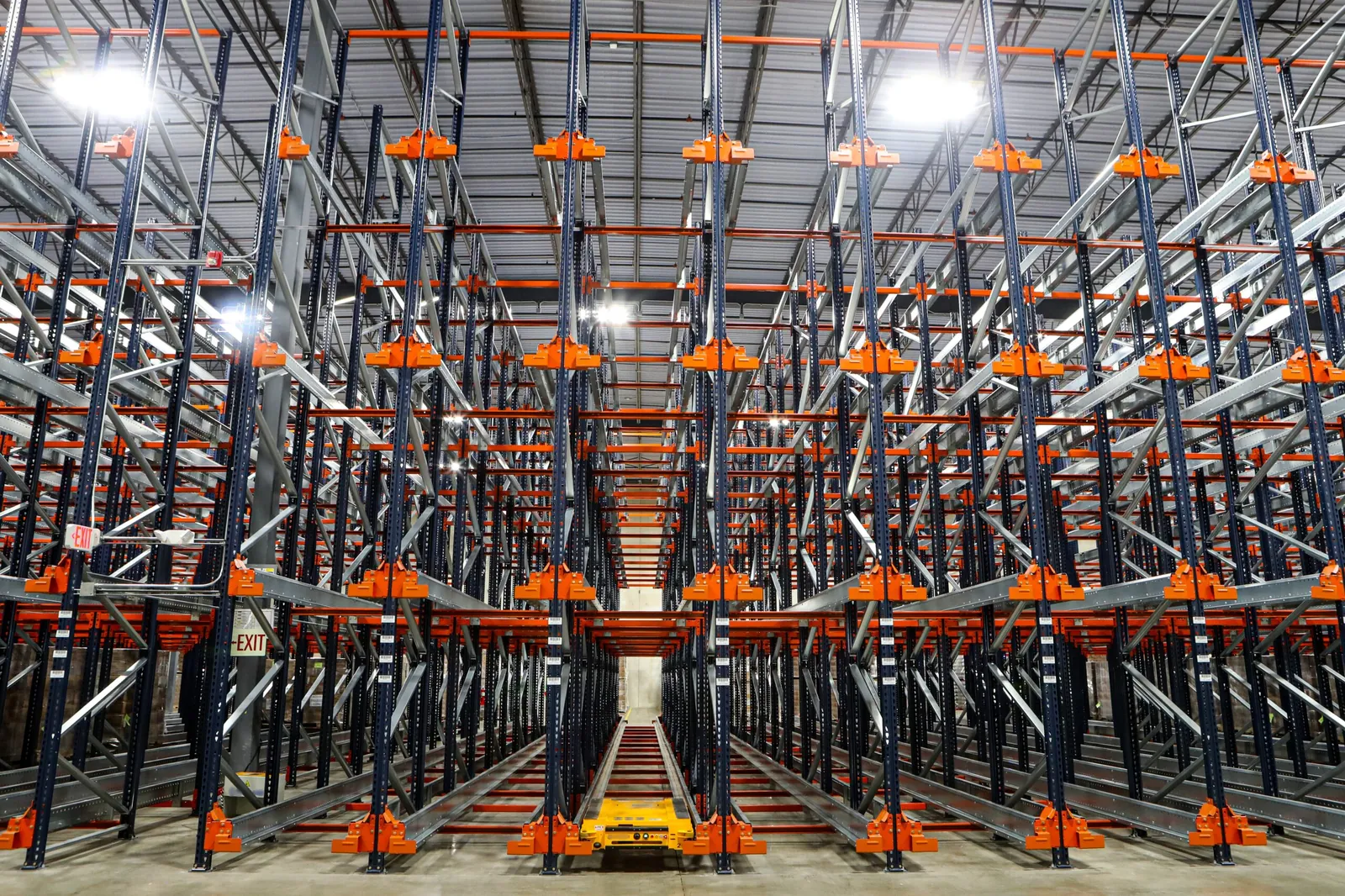 13 m multi-tier shuttle racking system delivering high-density storage within an existing footprint (ApexBeam project)
